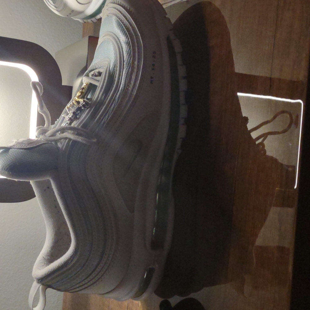 Shoes - Picture 3 of 4